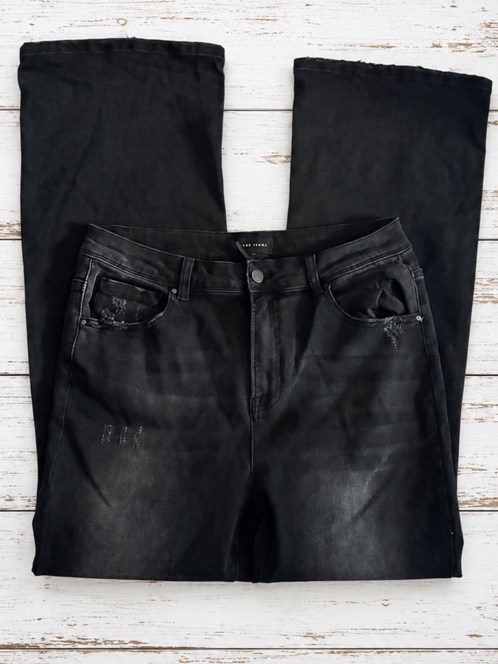 NWOT RISEN FLARE JEANS
